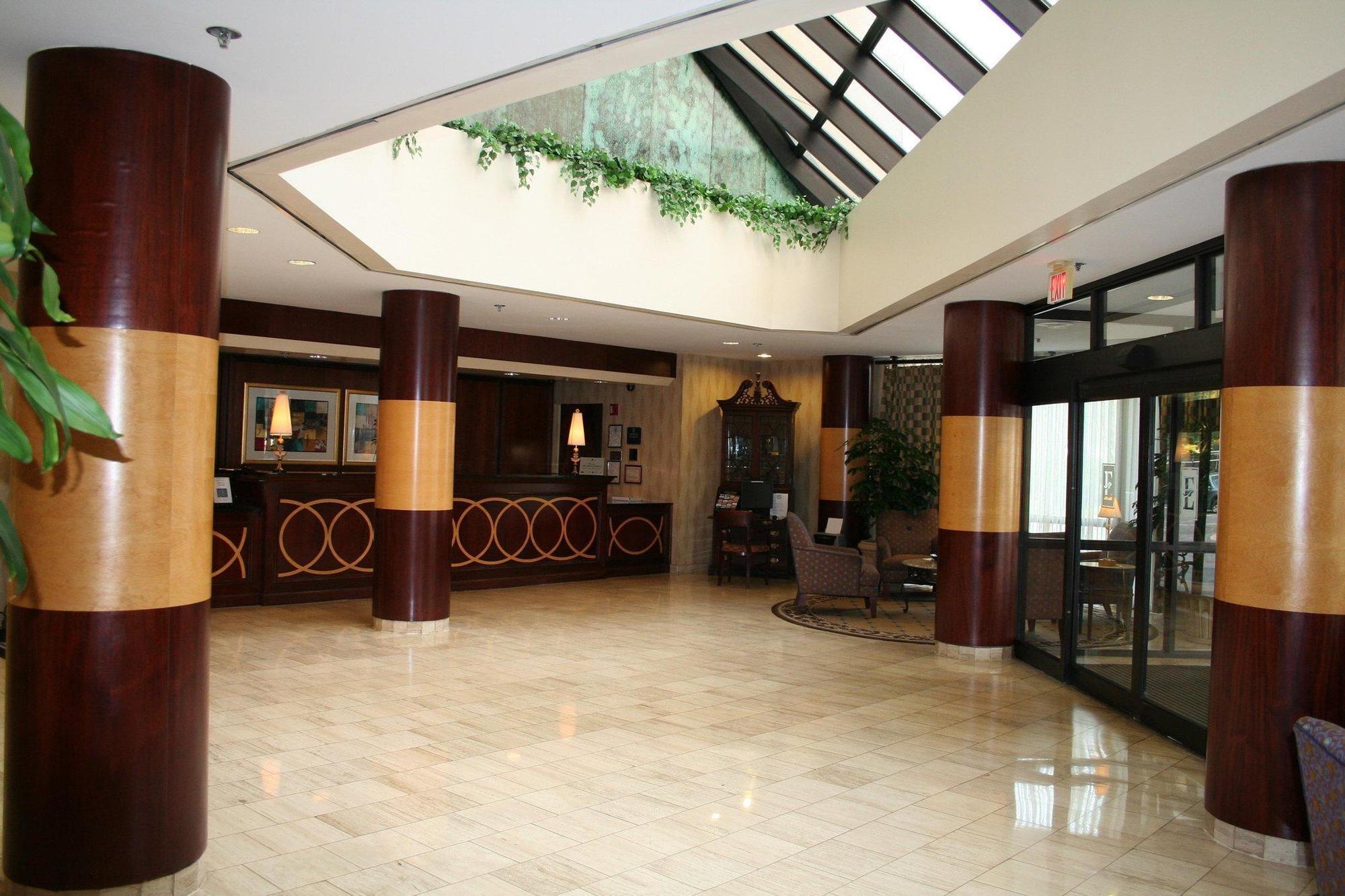 Embassy Suites By Hilton Atlanta Galleria Bagian luar foto